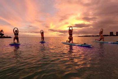 Clase privada de Stand-Up-Paddle Glowga Yoga en Honolulu Clase privada de Stand-Up-Paddle Glowga Yoga en Honolulu