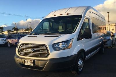 Traslado privado al aeropuerto de Honolulu y hoteles de Waikiki en camioneta de pasajeros (hasta 14 personas) Traslado privado al aeropuerto de Honolulu y hoteles de Waikiki en camioneta de pasajeros (hasta 14 personas)