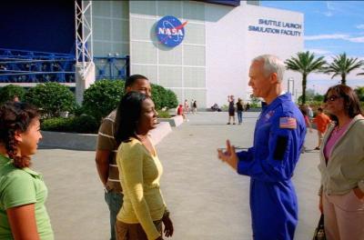El Centro Espacial Kennedy experiencia de lujo: almuerzo con un astronauta y excursión de cerca El Centro Espacial Kennedy experiencia de lujo: almuerzo con un astronauta y excursión de cerca