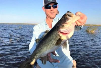Carta privada de pesca de lubina en el lago Istokpoga de 4 horas en Florida Carta privada de pesca de lubina en el lago Istokpoga de 4 horas en Florida
