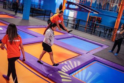 Salto abierto de 120 minutos en un parque de trampolines en Kissimmee Salto abierto de 120 minutos en un parque de trampolines en Kissimmee