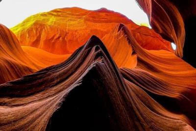 Tour de medio día por el cañón del antílope superior e inferior desde Page Arizona Tour de medio día por el cañón del antílope superior e inferior desde Page Arizona