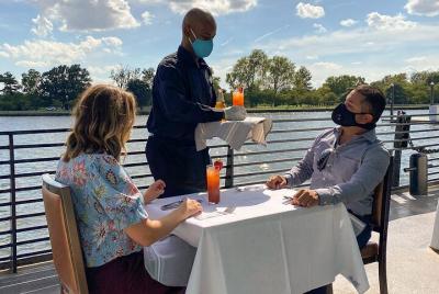 Crucero con cena tipo bufé en el Spirit of Philadelphia.