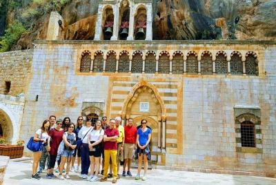 Tour en grupos pequeños a Baalbek, Cedars y St Anthony Qozhaya con almuerzo incluido Tour en grupos pequeños a Baalbek, Cedars y St Anthony Qozhaya con almuerzo incluido