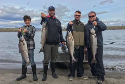 Excursión privada guiada de pesca de salmón - hasta 4 personas - Excursión de un día Excursión privada guiada de pesca de salmón - hasta 4 personas - Excursión de un día