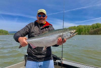 Excursión privada guiada de pesca de salmón - hasta 6 personas - Excursión de un día Excursión privada guiada de pesca de salmón - hasta 6 personas - Excursión de un día