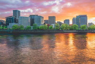 Paseo fotográfico al atardecer o nocturno de Eastbank Esplanade Paseo fotográfico al atardecer o nocturno de Eastbank Esplanade