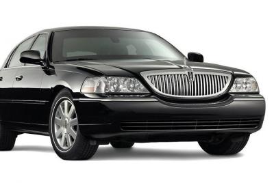 Allstate Limo - Servicio de Town Car de lujo en el aeropuerto privado en Rhode Island.