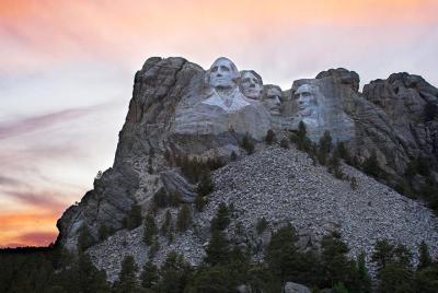 Recorrido por los parques y monumentos del sur de Black Hills: ¡monte Rushmore y más! (Grupo pequeño)