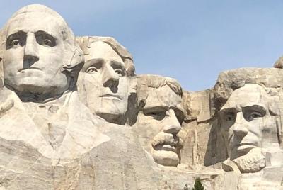 Tour privado de un día a Badlands, Custer State Park y Mount Rushmore Tour privado de un día a Badlands, Custer State Park y Mount Rushmore