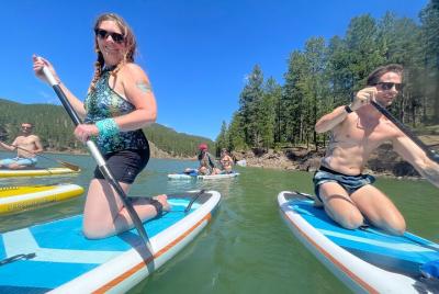 Paddle surf privado y kayak en el lago Pactola Paddle surf privado y kayak en el lago Pactola