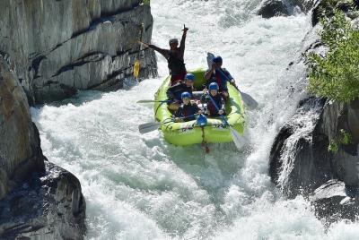 Viaje de rafting en aguas bravas de día completo en Middle Fork desde Auburn (clase 3-4)