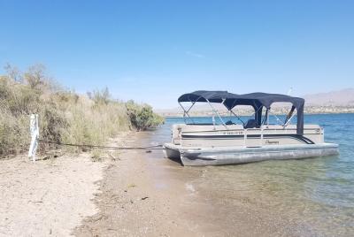 Paseo en barco por el pontón del lago Canyon