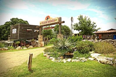 Boleto de admisión general al sábado por la noche Rodeo Bulverde