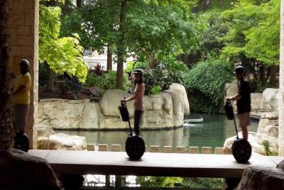 Tour guiado en Segway embrujado de San Antonio en la noche