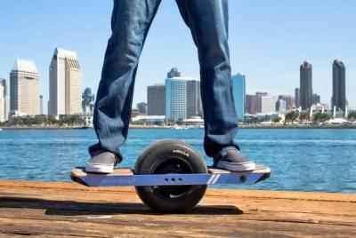 Lección de hoverboard eléctrico de una rueda y paseo en la bahía Lección de hoverboard eléctrico de una rueda y paseo en la bahía