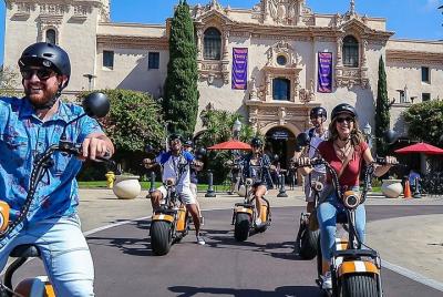 Tour en moto de 2 hrs con guía: centro y casco antiguo Tour en moto de 2 hrs con guía: centro y casco antiguo