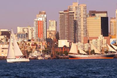 ¡Relajantes excursiones en velero al atardecer en el puerto de San Diego! ¡Relajantes excursiones en velero al atardecer en el puerto de San Diego!