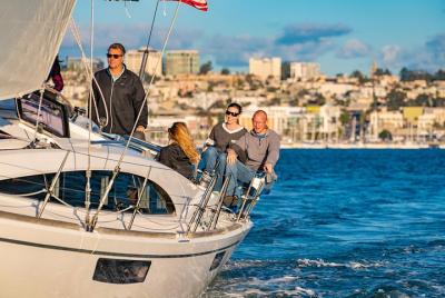 Excursión en velero por la tarde para grupos pequeños por San Diego. Excursión en velero por la tarde para grupos pequeños por San Diego.