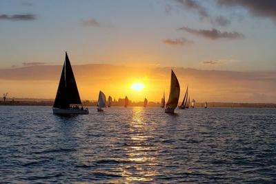Excursión en velero por la bahía de San Diego hasta 6 personas Excursión en velero por la bahía de San Diego hasta 6 personas