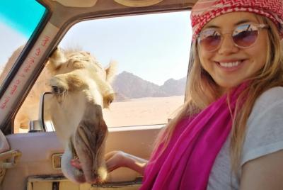 Tour privado: Recorrido de Aventura en Wadi Rum en Jeep y Camello Tour privado: Recorrido de Aventura en Wadi Rum en Jeep y Camello