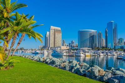 Traslado privado de salida: San Diego al aeropuerto de San Diego SAN en SUV de lujo Traslado privado de salida: San Diego al aeropuerto de San Diego SAN en SUV de lujo