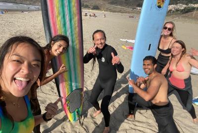 Lección privada de surf con un entrenador veterinario local en San Diego Lección privada de surf con un entrenador veterinario local en San Diego