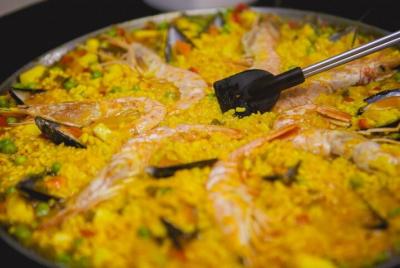 En vivo en línea desde San Francisco: cocine paella con ingredientes simples de despensa