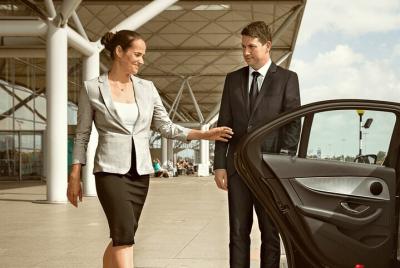 Salida de San Francisco con chofer Traslado al aeropuerto por sedán ejecutivo Salida de San Francisco con chofer Traslado al aeropuerto por sedán ejecutivo