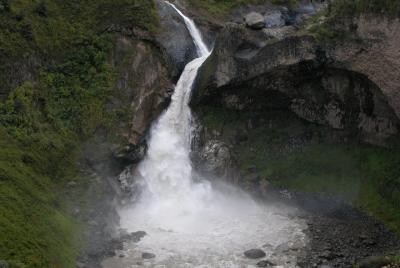 Traslado Quito a Baños en Bus Fantasía.