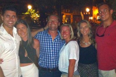 Espíritus con espíritus Happy Hour Walking Bar Pub Crawl Espíritus con espíritus Happy Hour Walking Bar Pub Crawl