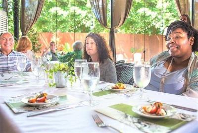 Recorrido gastronómico histórico a pie por el lado este secreto fuera de lo común de Savannah