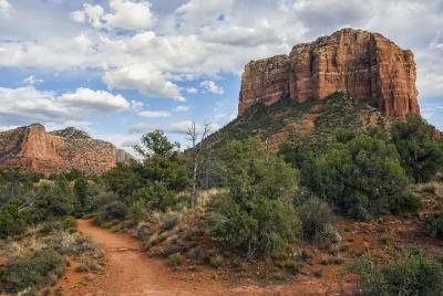 La experiencia de Sedona: senderismo, almuerzo y degustación de vinos (tour privado) La experiencia de Sedona: senderismo, almuerzo y degustación de vinos (tour privado)