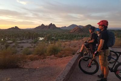 Aventura privada en bicicleta de montaña al atardecer en el desierto de Sonora Aventura privada en bicicleta de montaña al atardecer en el desierto de Sonora