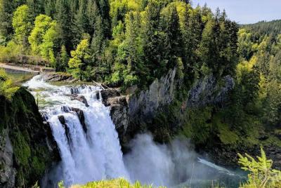 Seattle Wine and Waterfall Tour de lujo de un día para grupos pequeños con almuerzo