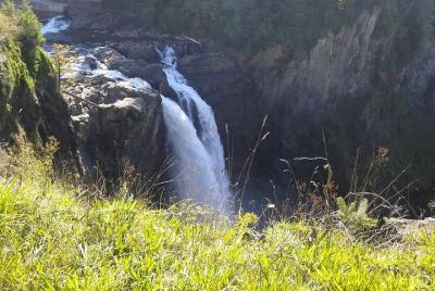 Excursión de un día privado a las montañas y cascadas escénicas