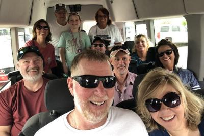 Llegada a Seattle Traslado al aeropuerto con chofer en una camioneta