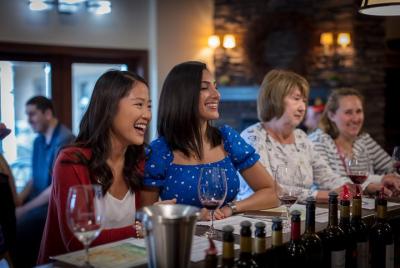 Visita privada: excursión de un día a las Cataratas de Snoqualmie y a las bodegas de Woodinville desde Seattle