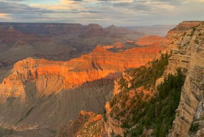 Tour privado al atardecer en el Gran Cañón que incluye cena en El Tovar