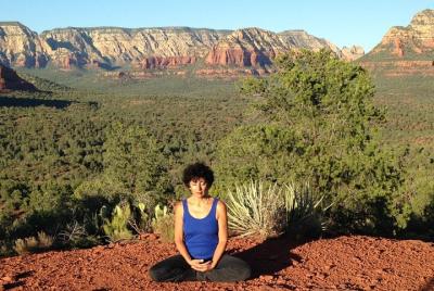 Meditación privada de sedona en las rocas