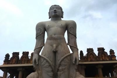 Excursión de un día a Bangalore al monolito más grande del mundo en Shravanabelagola con guía