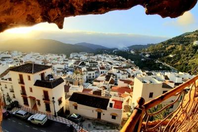 Excursión privada a pie en Ojén por Tours en Málaga Excursión privada a pie en Ojén por Tours en Málaga