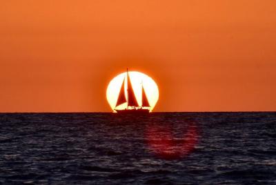 ¡Experiencia de navegación al atardecer de Suncoast Sailing! ¡Experiencia de navegación al atardecer de Suncoast Sailing!