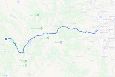 Escuche a un guía turístico mientras conduce entre Vail y Denver