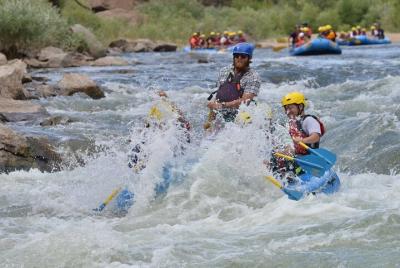 Experiencia privada de rafting en aguas bravas de medio día desde Vail Valley a Buena Vista