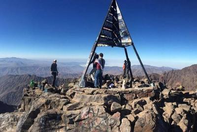 2 días de trekking económico en Toubkal en las montañas del Atlas 2 días de trekking económico en Toubkal en las montañas del Atlas
