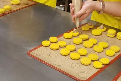 Clase privada sobre fabricación de macarons franceses en la sala de juntas Virginia