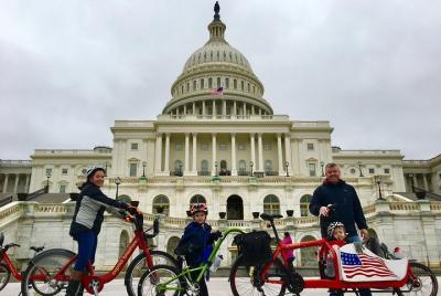 Vistas de la ciudad en bicicletas de la ciudad
