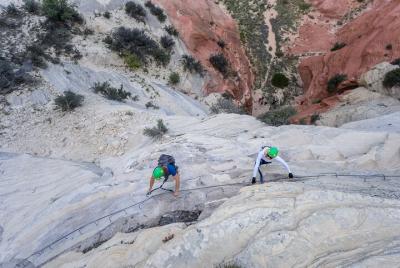 Introducción al este de Zion a la escalada en roca (vía ferrata) y la experiencia de rappel Introducción al este de Zion a la escalada en roca (vía ferrata) y la experiencia de rappel