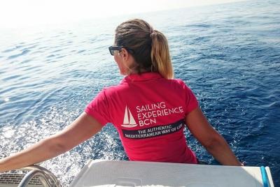 Brunch Ligero, Aperitivo, Bebidas, Snacks y Navegación Experiencia Barcelona 2 h